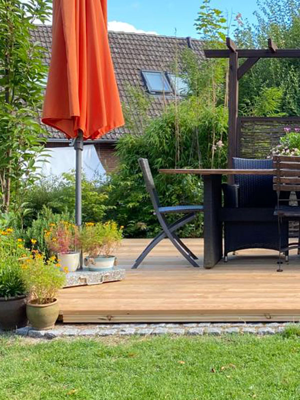 Holzterrasse gebaut von der Zimmerei Marcel Saß